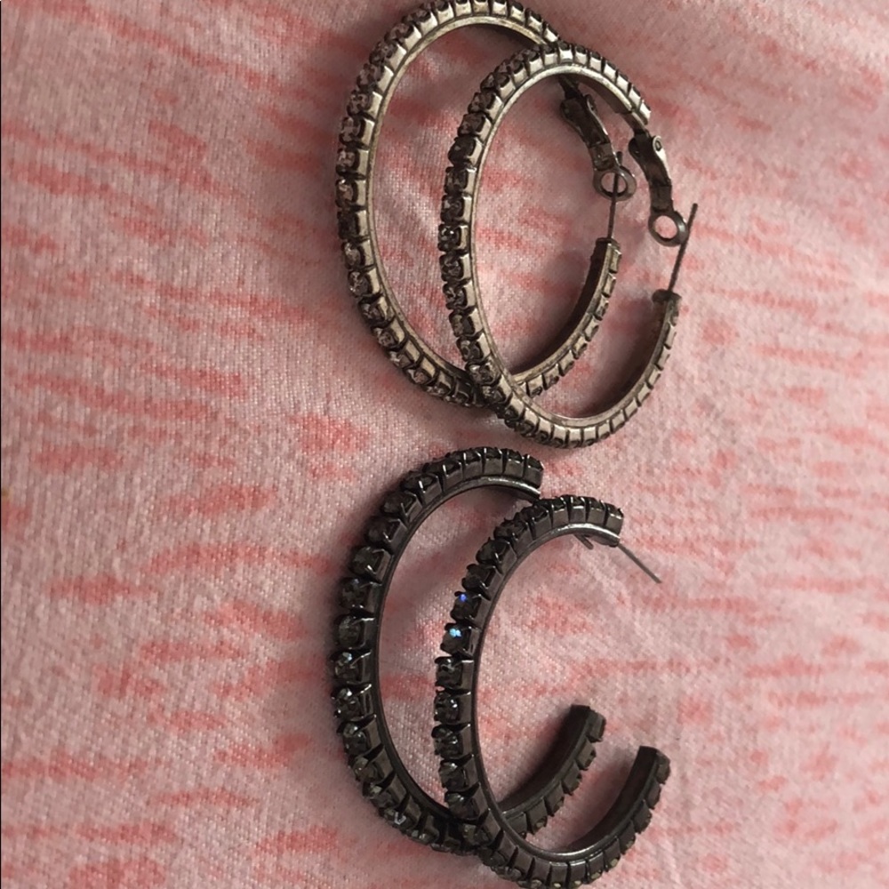 Pair of earrings white and black color